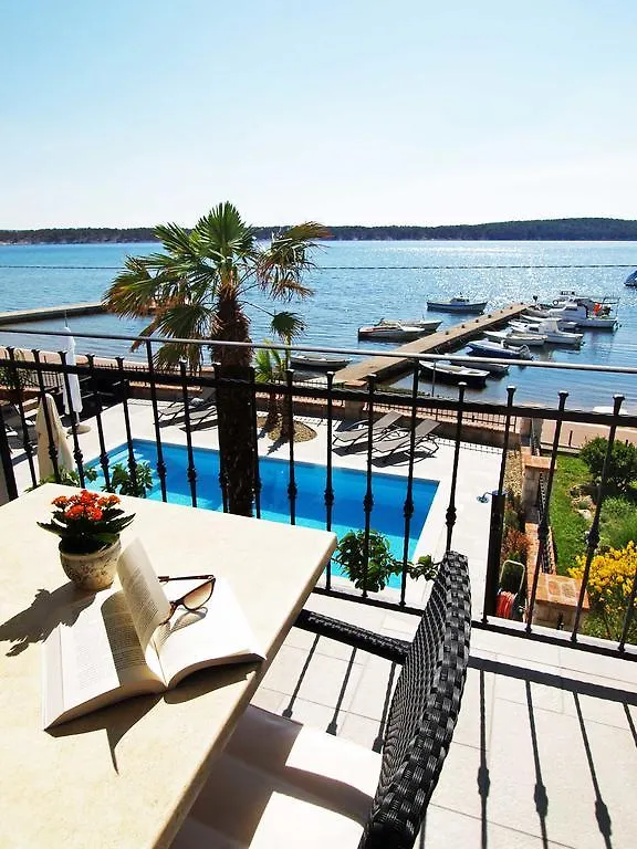 Guest House Villa Papalina Rab Town 4*,