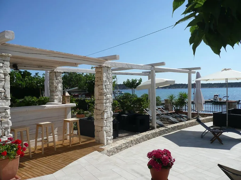 Guest House Villa Papalina Rab Town 4*,